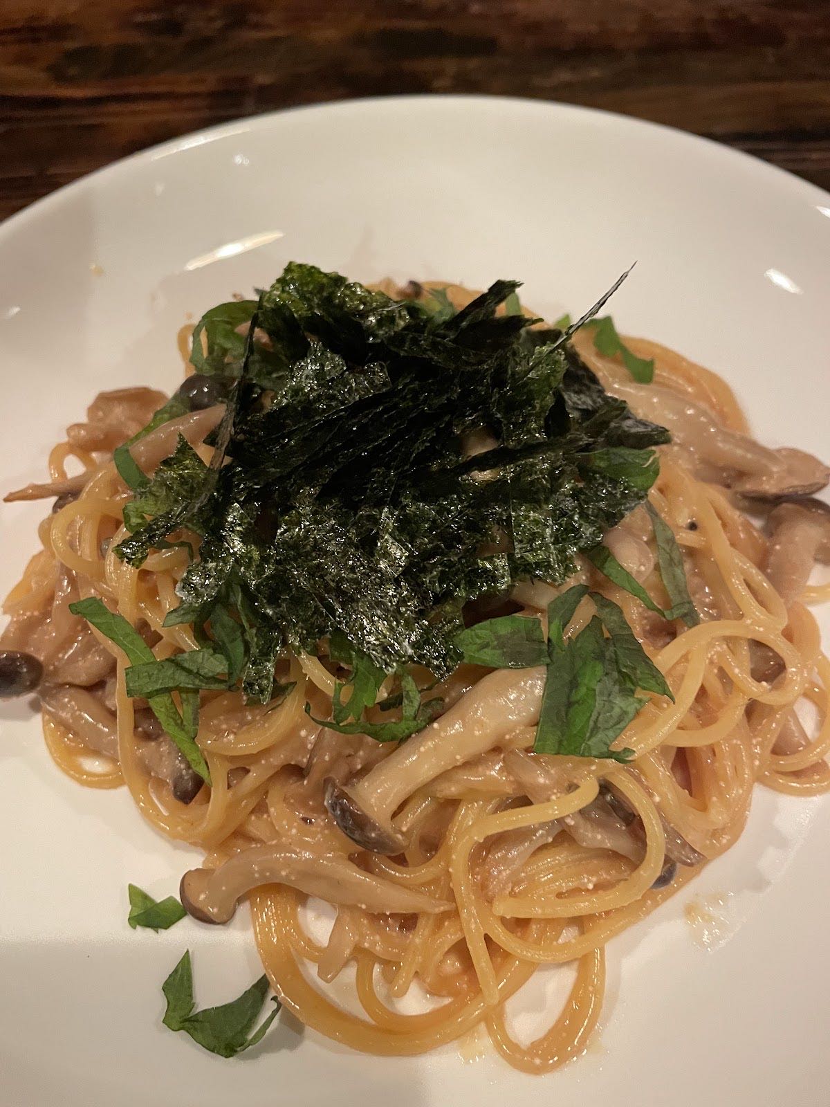 海苔をのせた焼きそば
